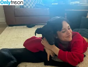 Jenna Ortega / Page / jennaortega фото голая #2243