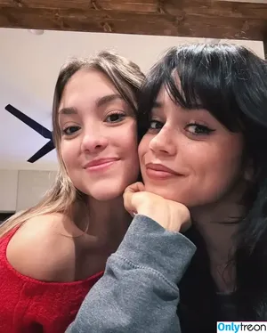 Jenna Ortega / Page / jennaortega фото голая #2244