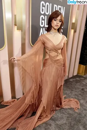 Jenna Ortega / Page / jennaortega фото голая #2259