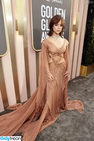 Jenna Ortega / Page / jennaortega фото голая #2268