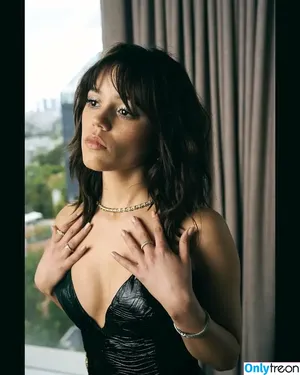 Jenna Ortega / Page / jennaortega фото голая #2291