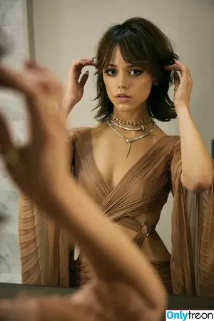 Jenna Ortega / Page / jennaortega фото голая #2301