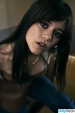 Jenna Ortega / Page / jennaortega фото голая #2310