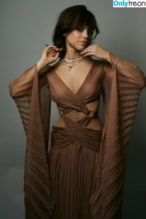 Jenna Ortega / Page / jennaortega фото голая #2312
