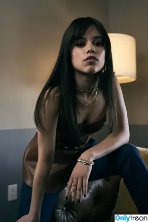 Jenna Ortega / Page / jennaortega фото голая #2316