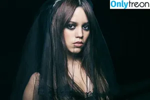 Jenna Ortega / Page / jennaortega фото голая #2333