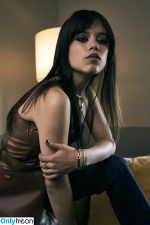 Jenna Ortega / Page / jennaortega фото голая #2334