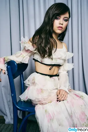 Jenna Ortega / Page / jennaortega фото голая #2339
