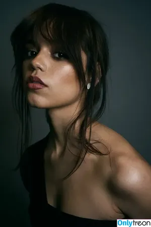 Jenna Ortega / Page / jennaortega фото голая #2343