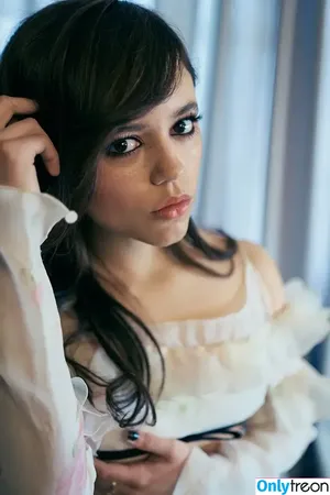 Jenna Ortega / Page / jennaortega фото голая #2362