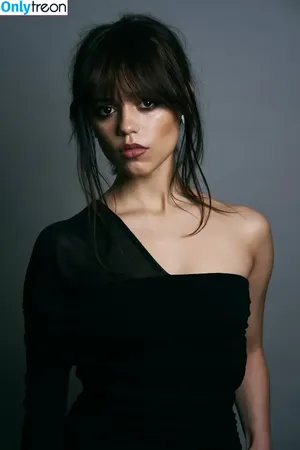 Jenna Ortega / Page / jennaortega фото голая #2382