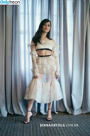 Jenna Ortega / Page / jennaortega фото голая #2398