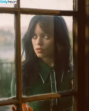 Jenna Ortega / Page / jennaortega фото голая #2521
