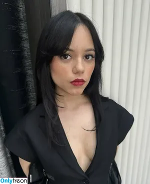 Jenna Ortega / Page / jennaortega фото голая #2523
