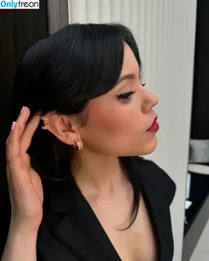 Jenna Ortega / Page / jennaortega фото голая #2524