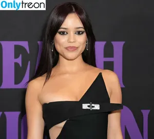 Jenna Ortega / Page / jennaortega фото голая #2978
