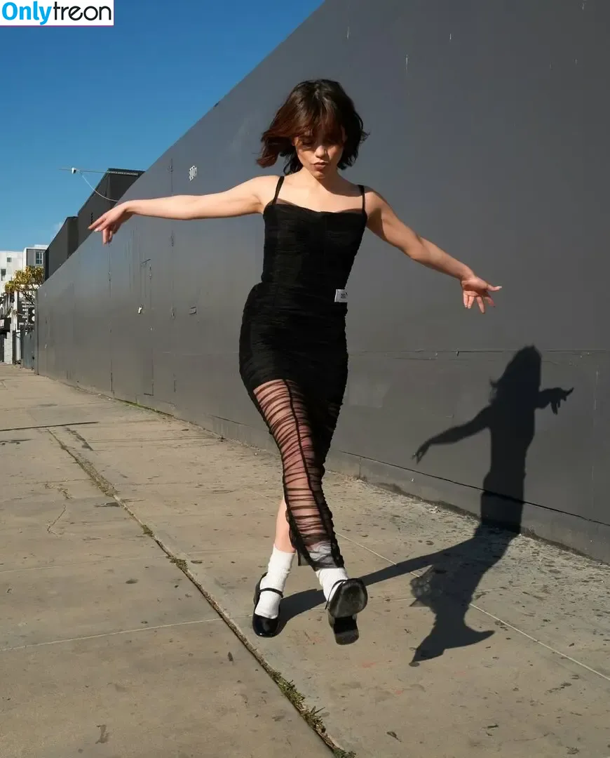 Jenna Ortega голая photo #2189 (Page / jennaortega)