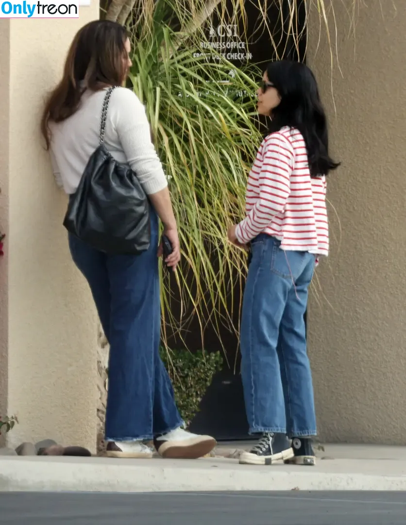 Jenna Ortega голая photo #2221 (Page / jennaortega)
