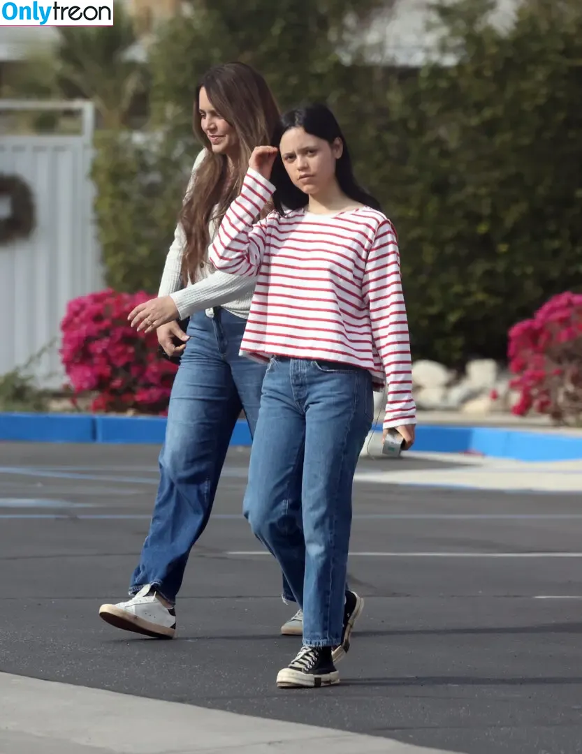 Jenna Ortega голая photo #2224 (Page / jennaortega)
