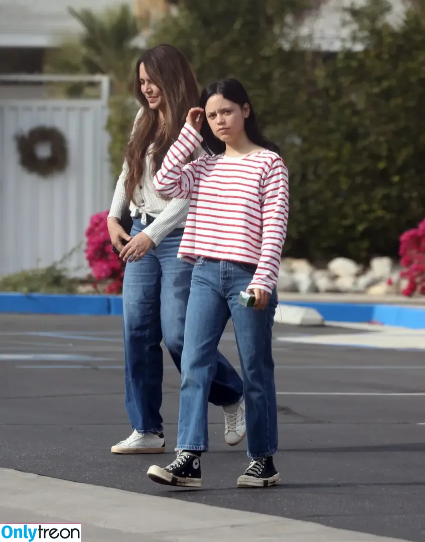 Jenna Ortega голая photo #2225 (Page / jennaortega)