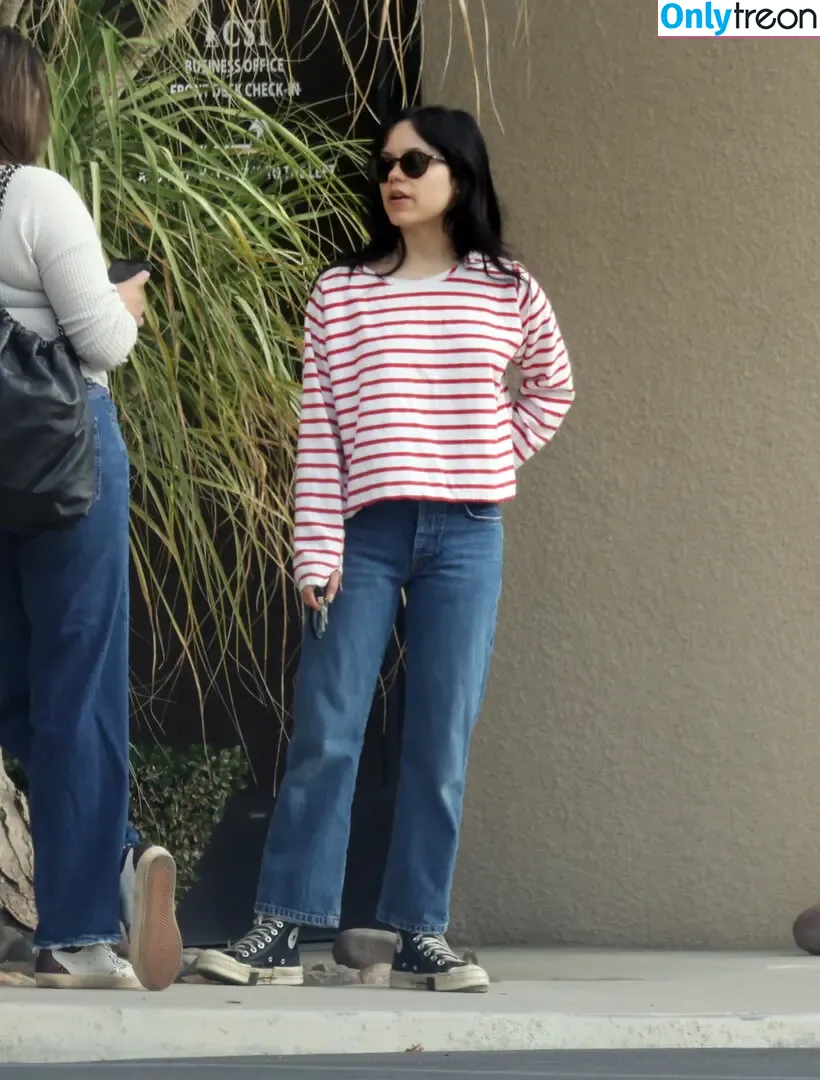 Jenna Ortega голая photo #2233 (Page / jennaortega)