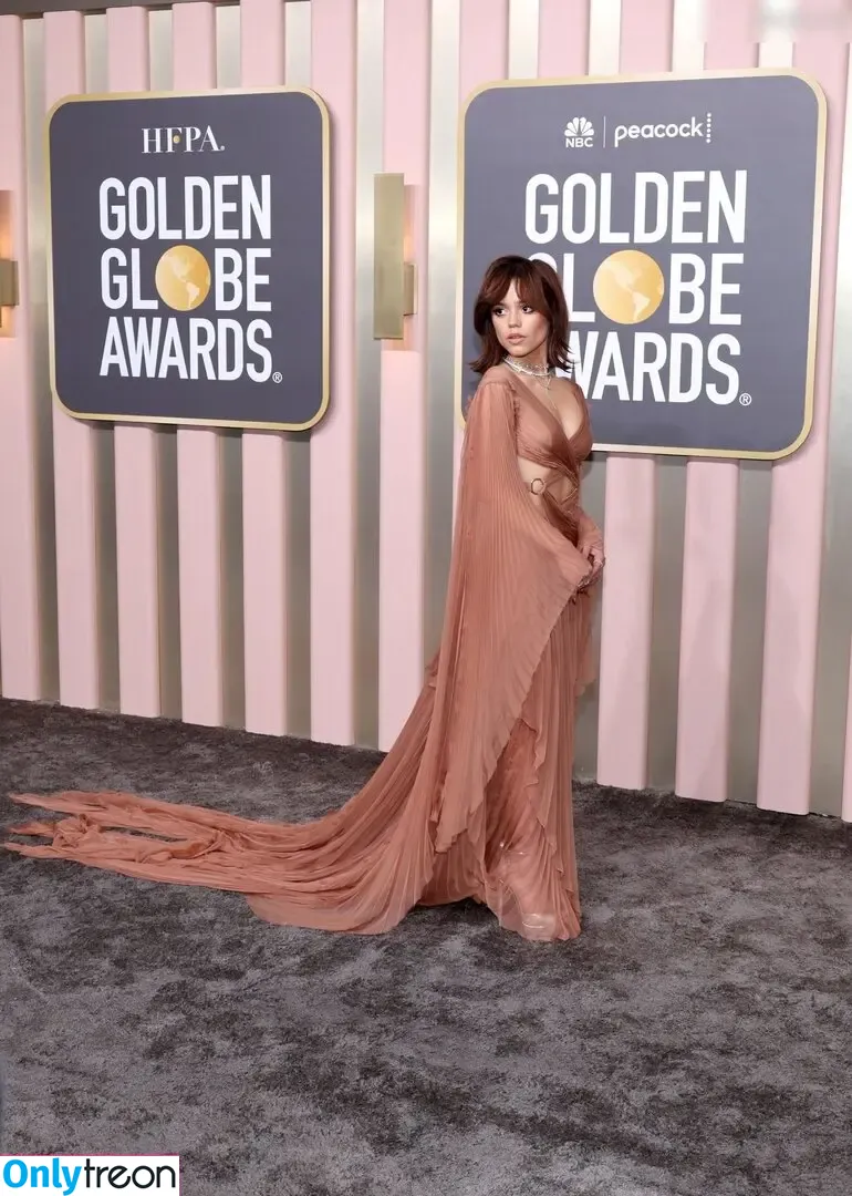 Jenna Ortega голая photo #2256 (Page / jennaortega)