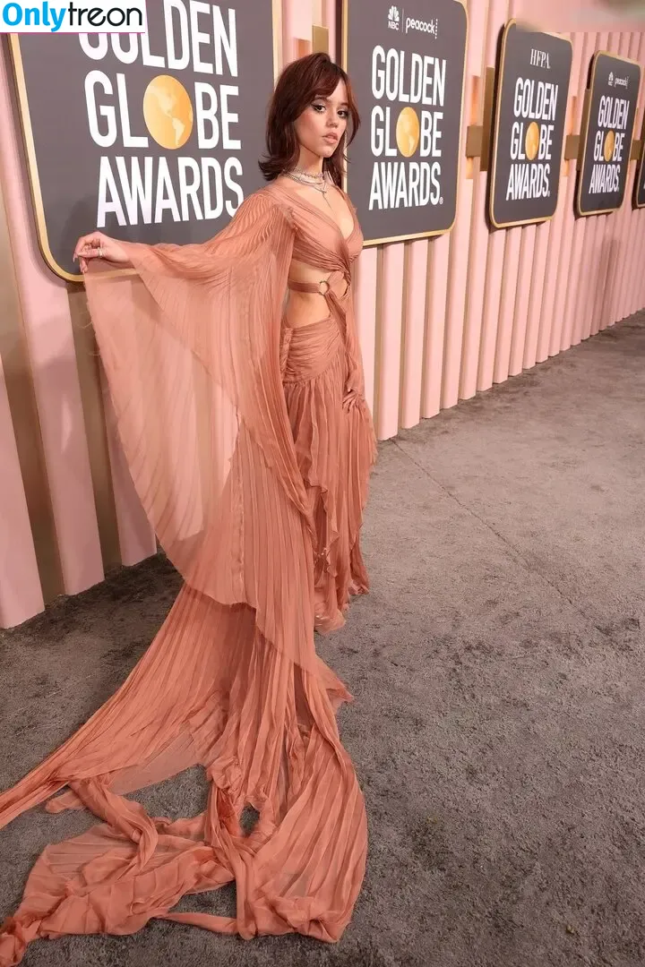 Jenna Ortega голая photo #2264 (Page / jennaortega)
