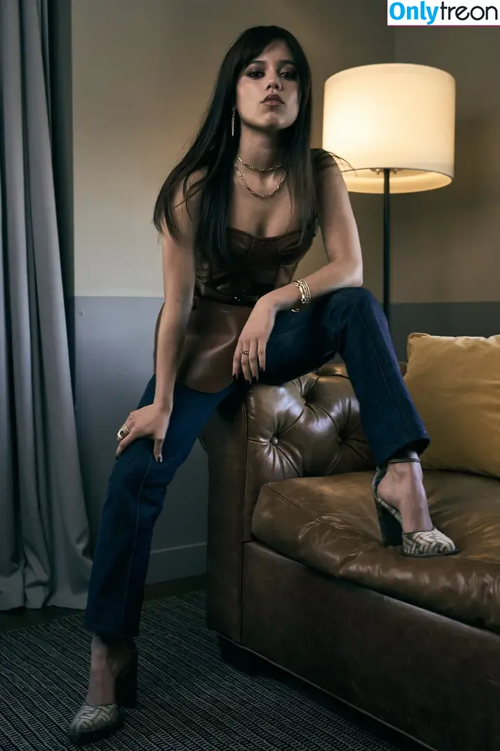 Jenna Ortega голая photo #2318 (Page / jennaortega)