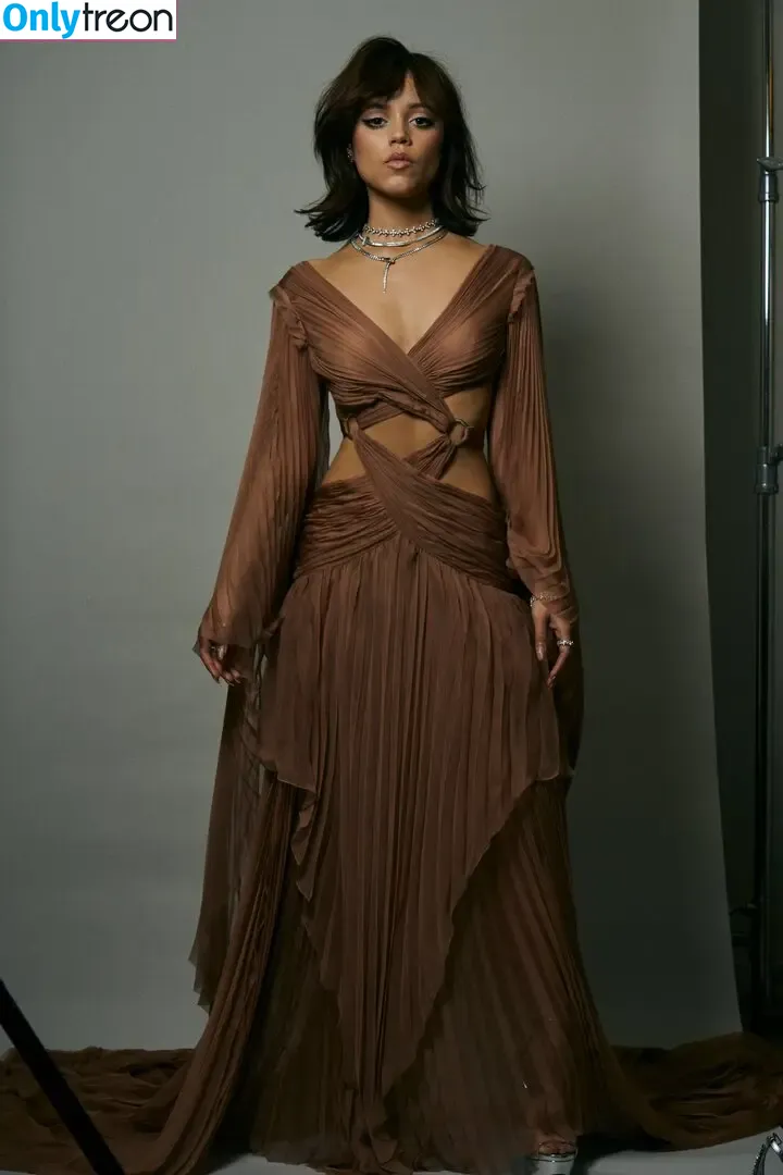 Jenna Ortega голая photo #2329 (Page / jennaortega)