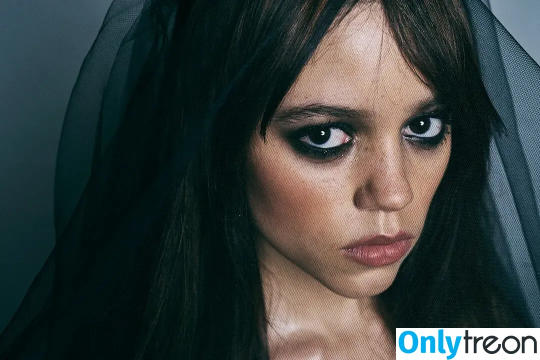 Jenna Ortega голая photo #2332 (Page / jennaortega)
