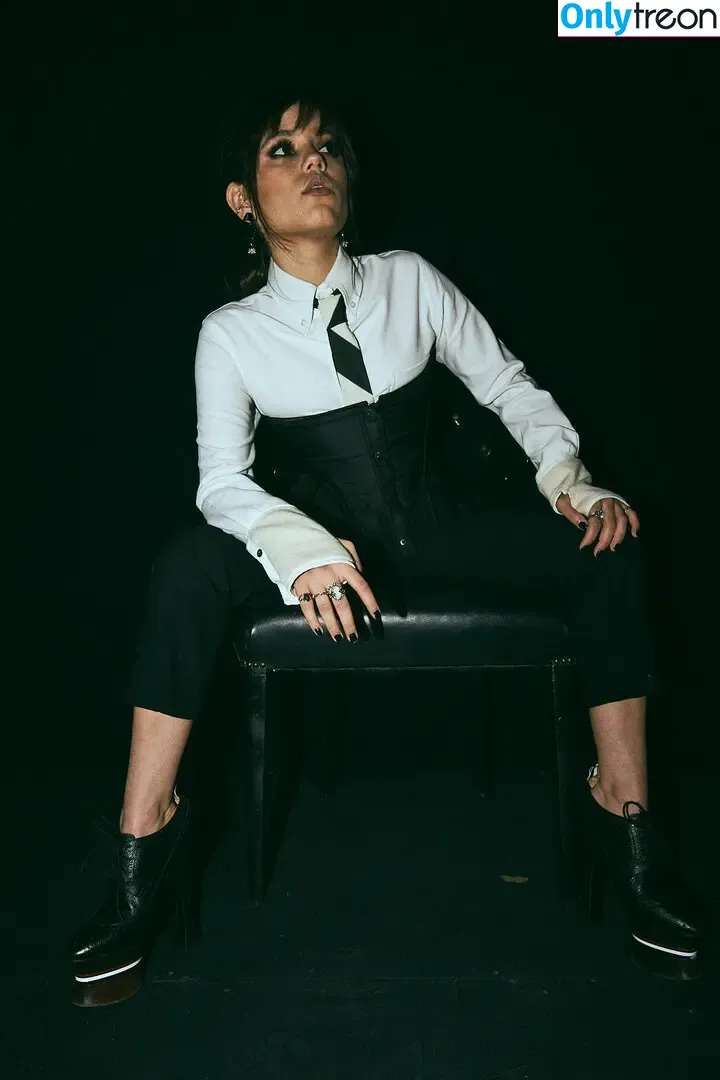 Jenna Ortega голая photo #2371 (Page / jennaortega)