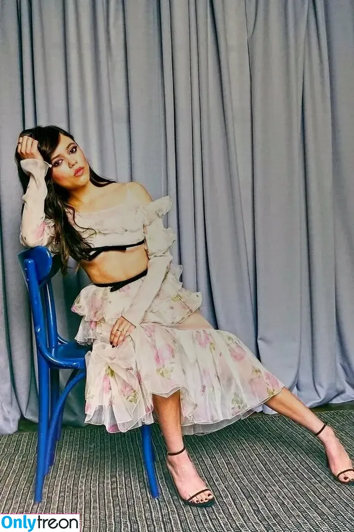 Jenna Ortega голая photo #2403 (Page / jennaortega)