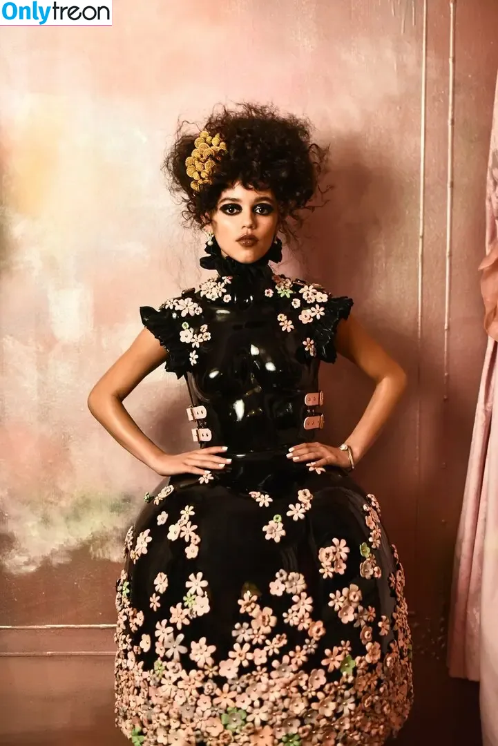 Jenna Ortega голая photo #2504 (Page / jennaortega)