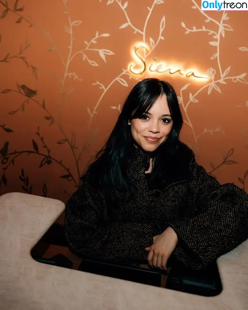 Jenna Ortega голая photo #2514 (Page / jennaortega)