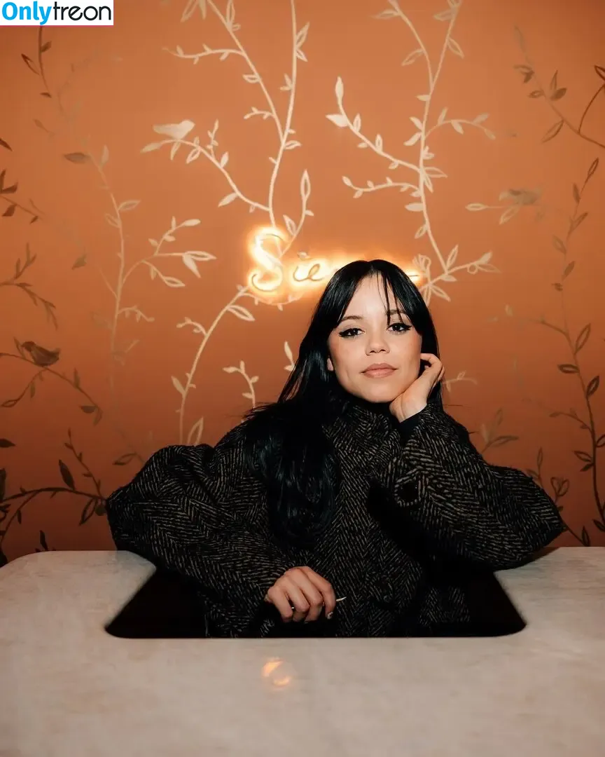 Jenna Ortega голая photo #2516 (Page / jennaortega)