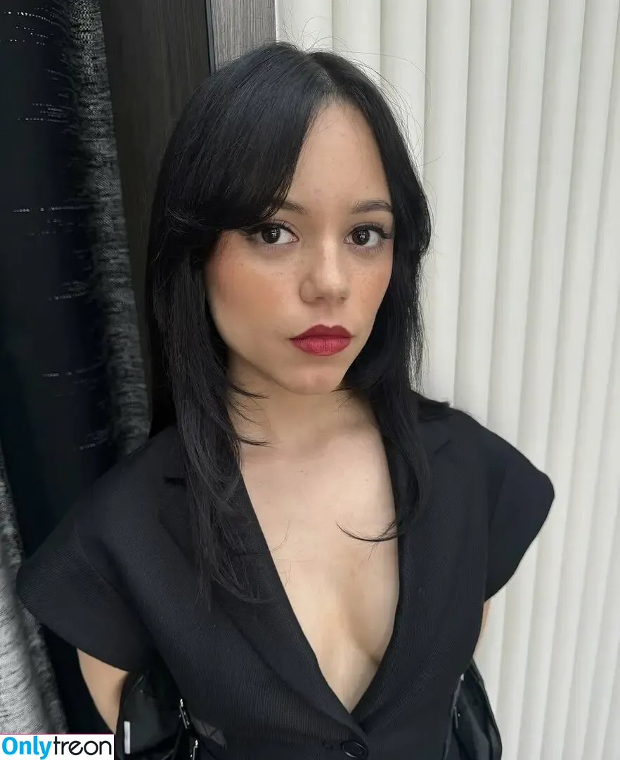 Jenna Ortega голая photo #2523 (Page / jennaortega)