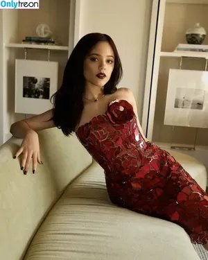 Jenna Ortega / Page / jennaortega фото голая #3040