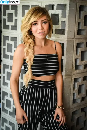 Jennette McCurdy / jennettemccurdy nude photo #0483