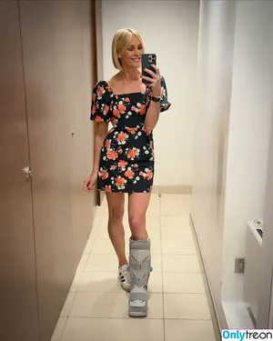 Jenni Falconer / jennifalconer nude photo #0228