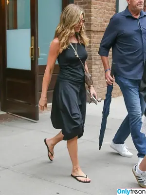 Jennifer Aniston / jenniferaniston nude photo #1318
