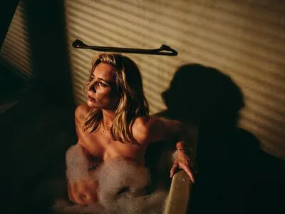 Jennifer Hoffman / jennifermaryhoffman nude photo #0003