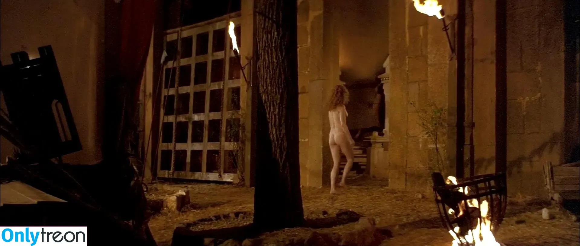 Jennifer Jason Leigh nude photo #0012 (jenleigh / jennifer_jason_leigh_fans)