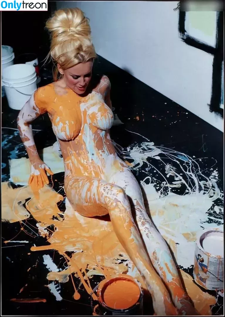 Jenny McCarthy голая photo #0148 (JennyMcCarthy)