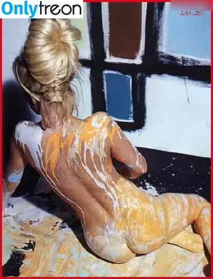 Jenny McCarthy голая photo #0149 (JennyMcCarthy)