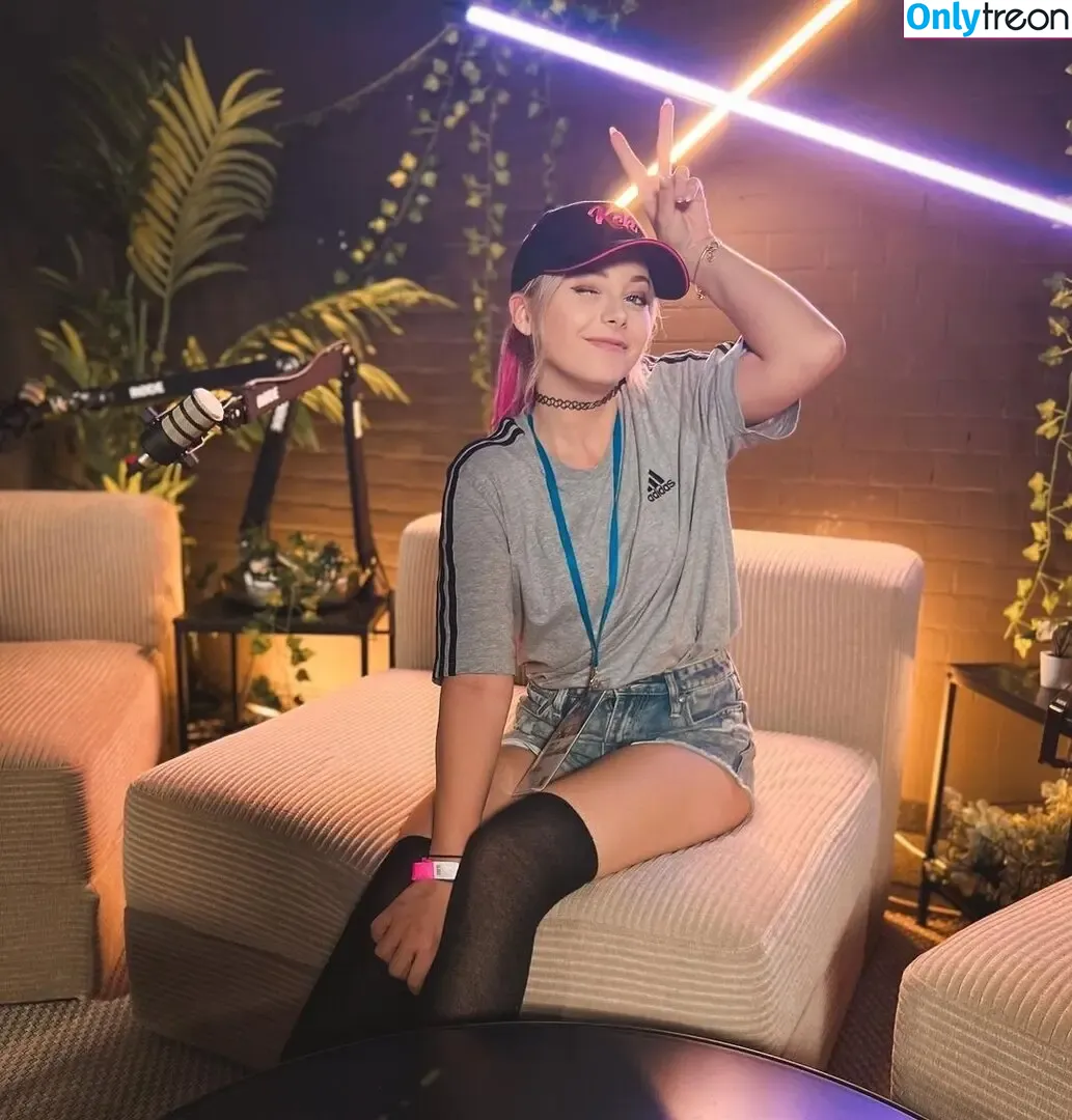 JenNyan nude photo #0285 (jen.nyan / xjennyan)