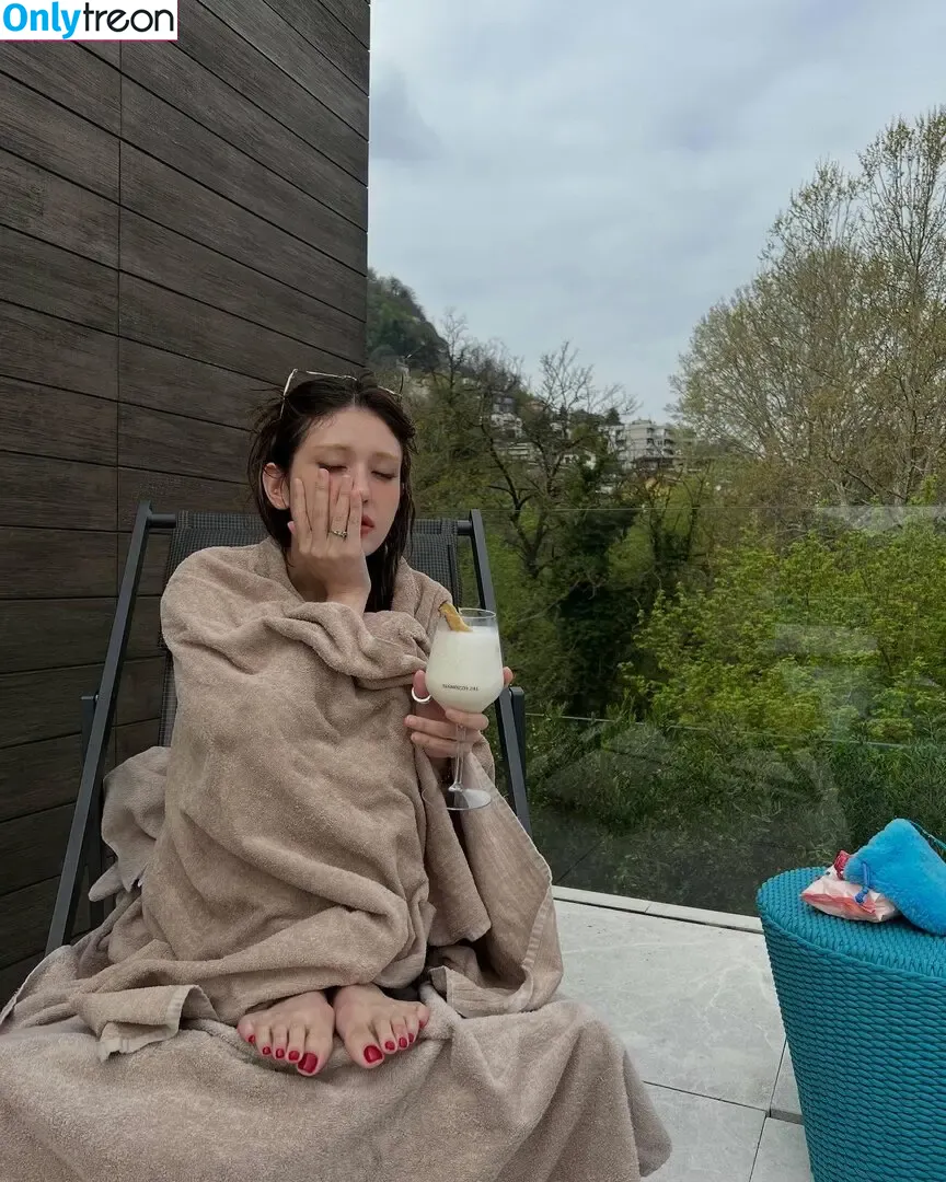 Jeon Somi nude photo #0289 (ENNIK SOMI / somsomi0309)