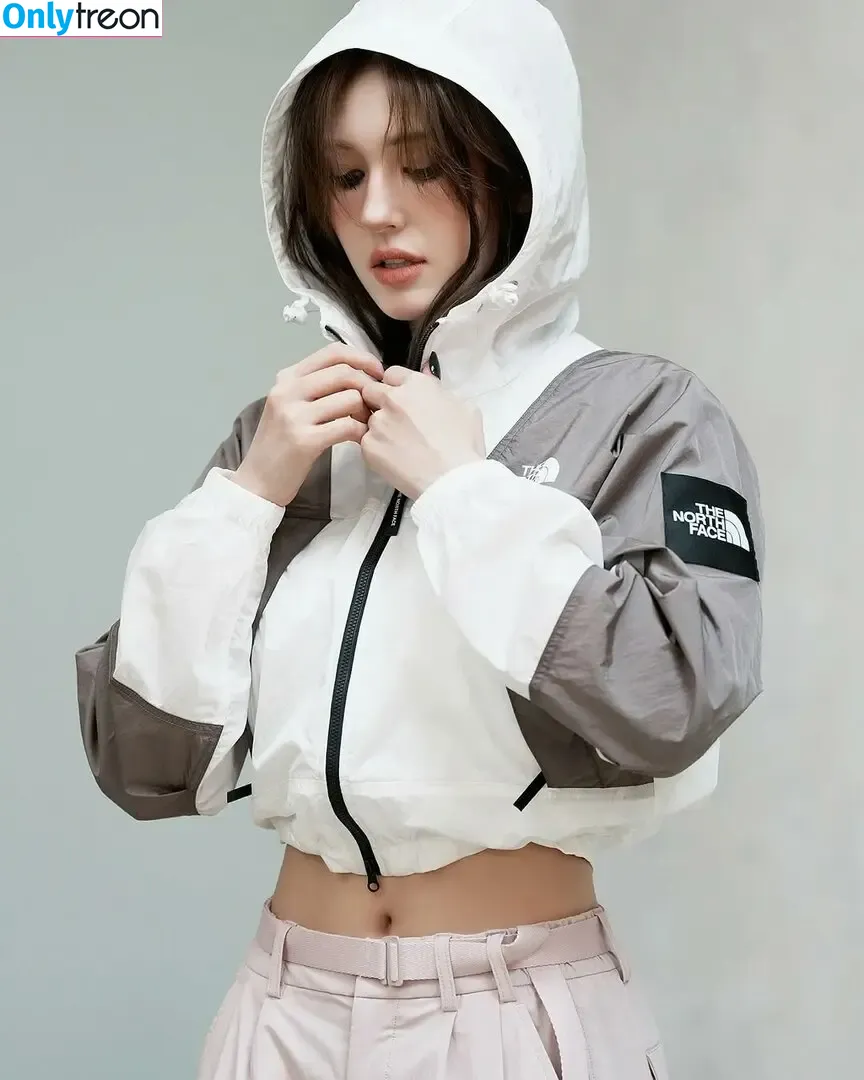 Jeon Somi nude photo #0300 (ENNIK SOMI / somsomi0309)