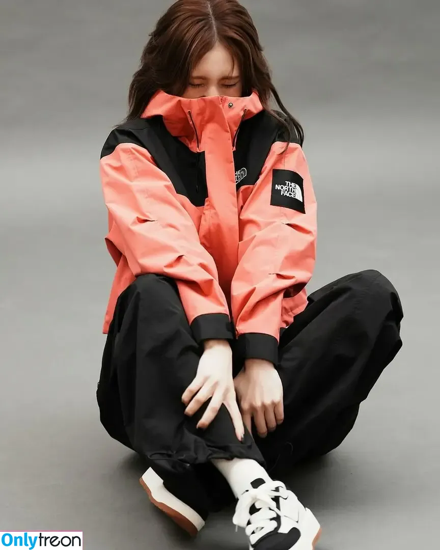 Jeon Somi nude photo #0302 (ENNIK SOMI / somsomi0309)