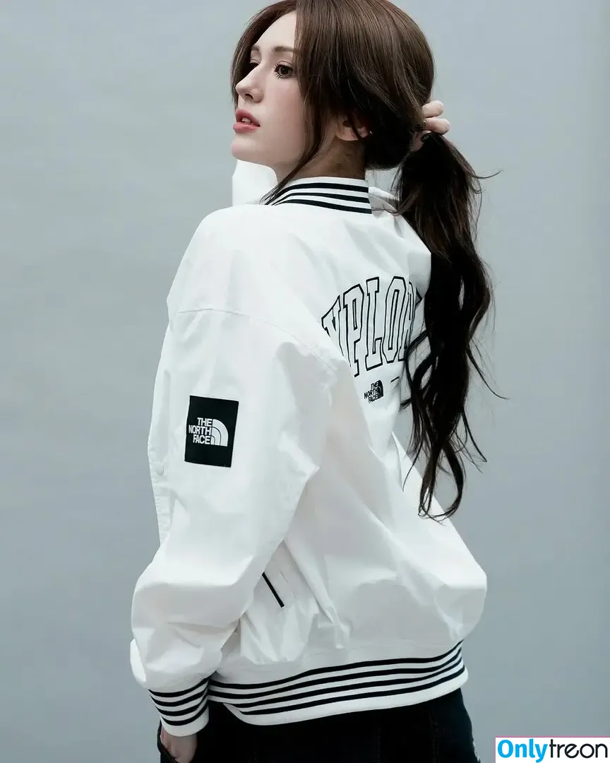 Jeon Somi nude photo #0307 (ENNIK SOMI / somsomi0309)