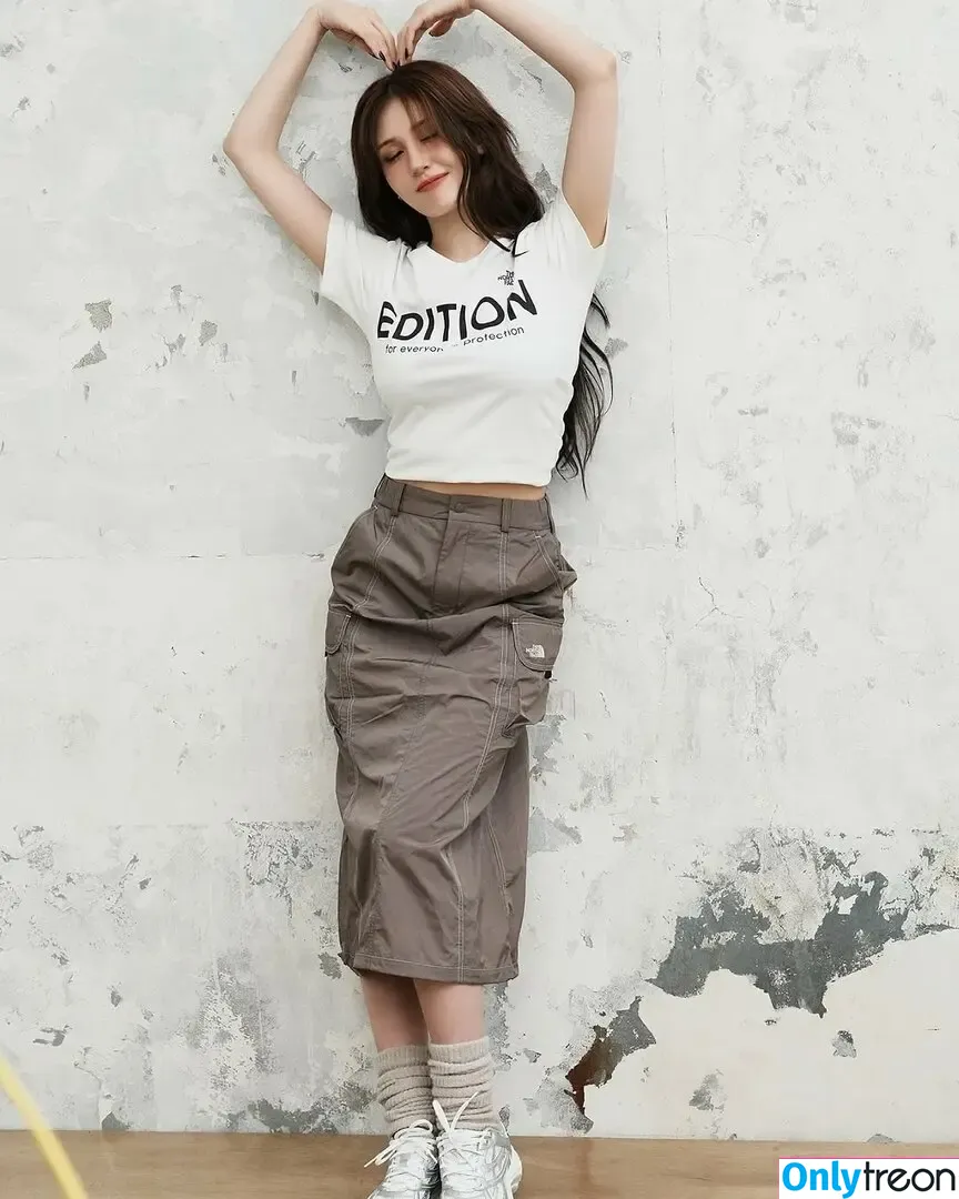Jeon Somi nude photo #0312 (ENNIK SOMI / somsomi0309)
